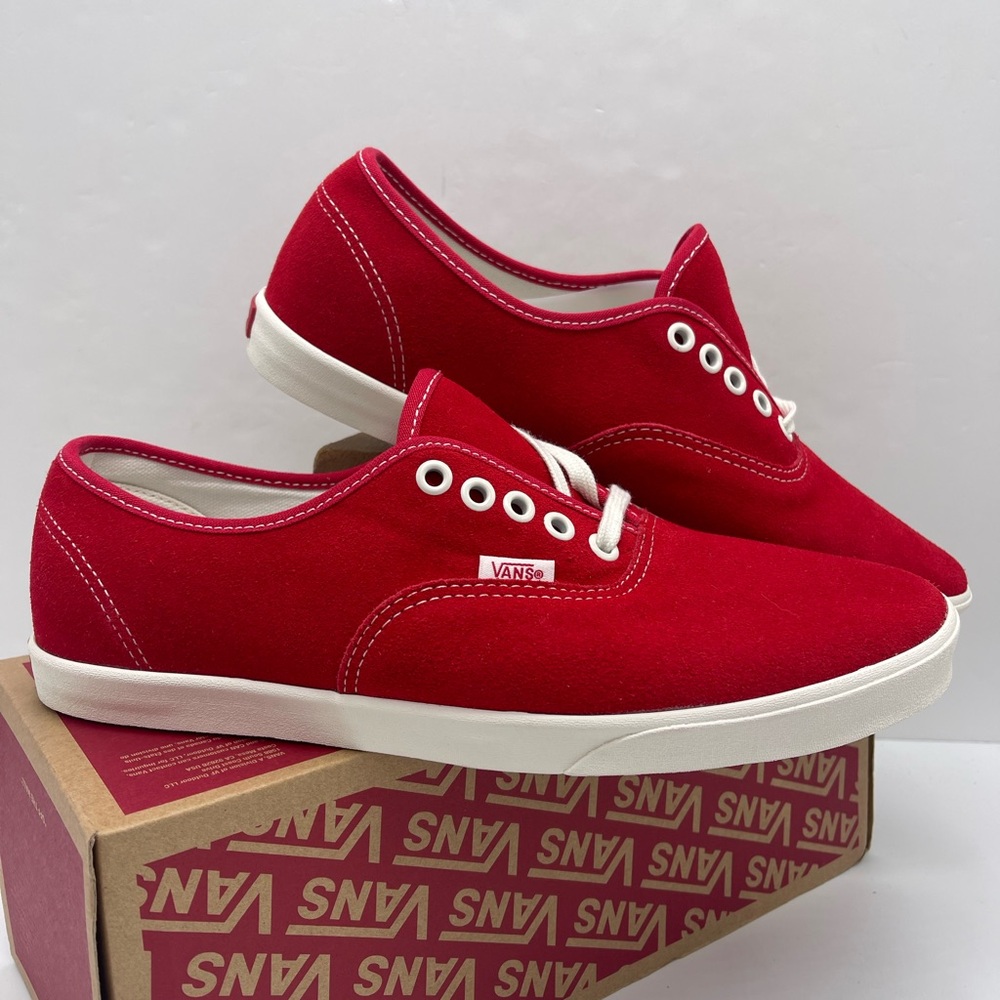 Vans WMNS Authentic Lowpro
Racing Red
VN000D04IZQ Red Low-Top Sneakers - Picture 9 of 16